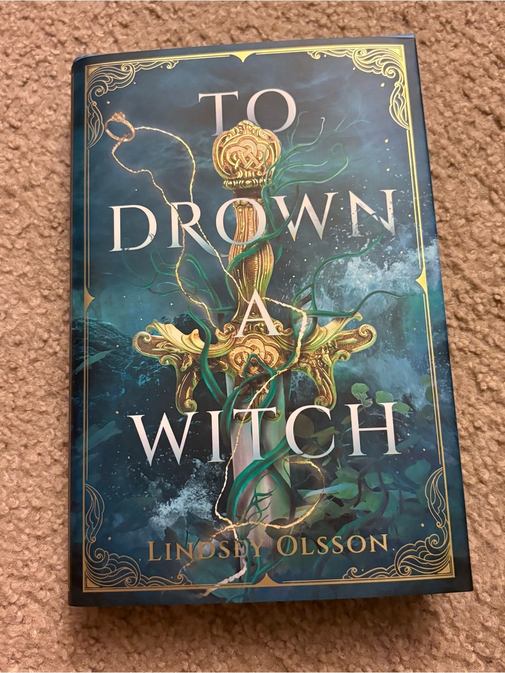 Fairyloot To drown a witch hardcover